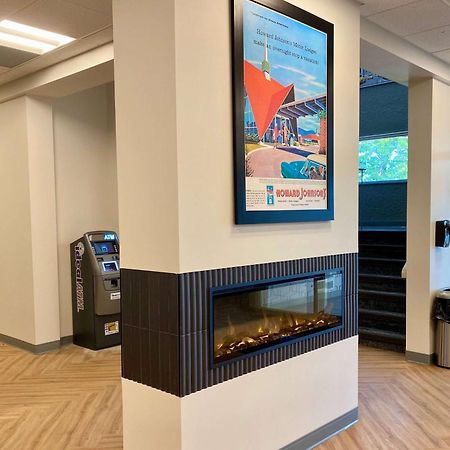 Howard Johnson By Wyndham Winnipeg West Zewnętrze zdjęcie