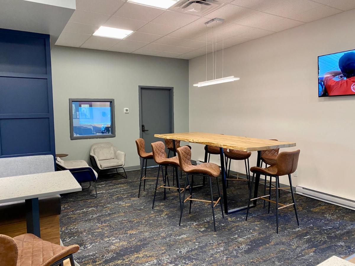 Howard Johnson By Wyndham Winnipeg West Zewnętrze zdjęcie