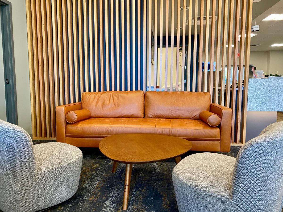 Howard Johnson By Wyndham Winnipeg West Zewnętrze zdjęcie