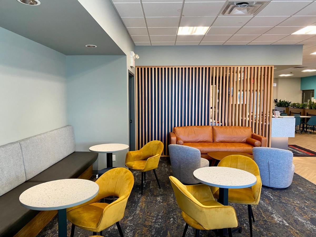 Howard Johnson By Wyndham Winnipeg West Zewnętrze zdjęcie