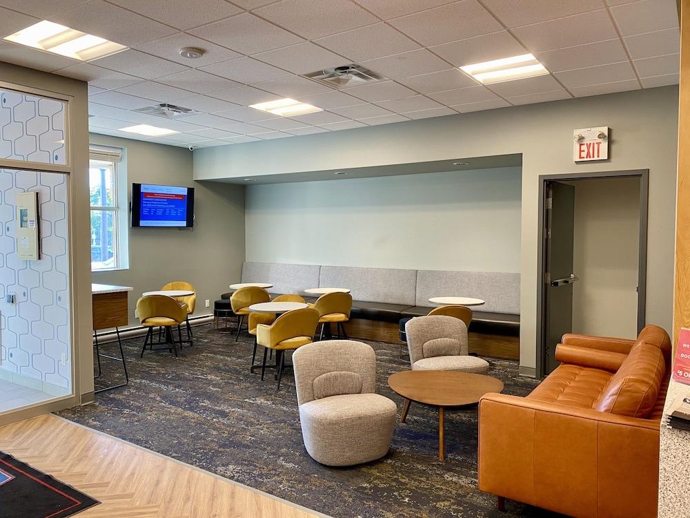 Howard Johnson By Wyndham Winnipeg West Zewnętrze zdjęcie