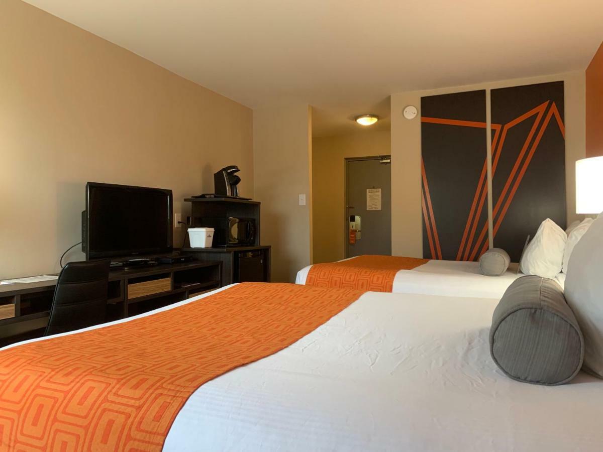 Howard Johnson By Wyndham Winnipeg West Zewnętrze zdjęcie