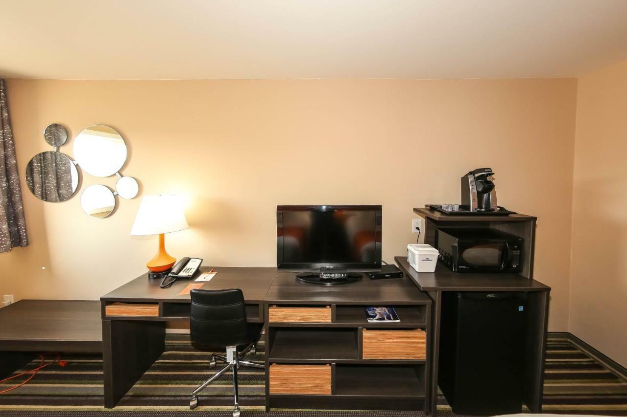 Howard Johnson By Wyndham Winnipeg West Zewnętrze zdjęcie